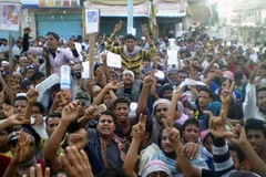 Biểu tình đòi Tổng thống Ali Abdullah Saleh từ chức tại thành phố Aden , miền nam Yemen ngày 17/2. (Nguồn: AFP/TTXVN)