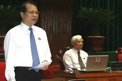 ộ trưởng Bộ Tài chính Vũ Văn Ninh trả lời chất vấn của đại biểu Quốc hội. (Ảnh: Trí Dũng/TTXVN).