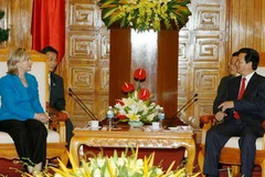 Thủ tướng Nguyễn Tấn Dũng tiếp Ngoại trưởng Mỹ ViêHillary Clinton. (Ảnh: Doãn Tấn/TTXVN).