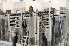 Xây nhà định cư cho người Do Thái ở Bờ Tây. (Nguồn: AFP/TTXVN)