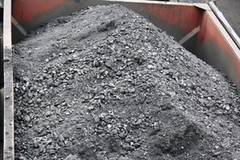 Một tàu chở than lậu bị bắt. (Nguồn: Dân Trí)