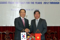 Đại diện Việt Nam và Hàn Quốc tại lễ ký. (Ảnh: Danh Lam/TTXVN)