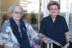 Bà Mona và Marianne Zbinden. (Ảnh: Trần Đức Hùng/Vietnam+).