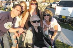 Cụ Mary Allen Hardison bên các con cháu. (Nguồn: MSNBC)