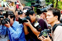 Nhà báo đang tác nghiệp. (Ảnh: Internet).