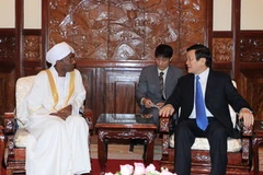Chủ tịch nước Trương Tấn Sang tiếp Đại sứ Cộng hòa Sudan. (Ảnh: Nguyễn Khang/TTXVN)
