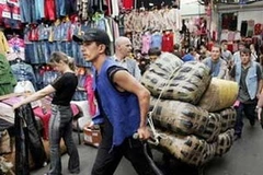 Quang cảnh bên trong chợ Cherkyzovo. (Ảnh: AP).