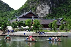 Khu du lịch Tràng An-Bái Đính, điểm du lịch thu hút đông đảo du khách. (Ảnh: Thanh Hà/TTXVN)