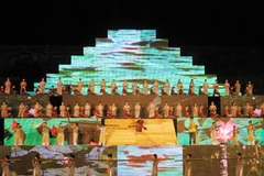 Tổng duyệt chương trình nghệ thuật cho đêm khai mạc Festival Huế 2010. (Nguồn: Internet)