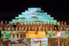 Tổng duyệt chương trình nghệ thuật cho đêm khai mạc Festival Huế 2010. (Nguồn: Internet)