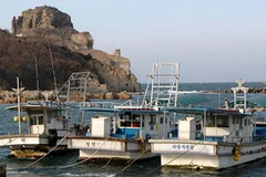 Tàu thuyền ở vùng biển ngoài khơi đảo Baengnyeong ngày 31/1/2008. (Ảnh: New York Times).