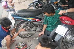 Đinh tặc trên đại lộ Bình Dương. (Ảnh: Internet)