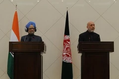 Thủ tướng Ấn Độ Manmohan Singh và Tổng thống Afghanistan Hamid Karzai tại cuộc họp báo sau hội đàm. (Nguồn: Getty Images)