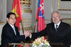 Tổng thống Slovakia Ivan Gasparovic tiếp Chủ tịch nước Nguyễn Minh Triết. (Ảnh: Nguyễn Khang/TTXVN). 