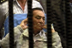 Cựu Tổng thống Ai Cập Hosni Mubarak tại tòa ngày 15/4. (Nguồn: AFP)