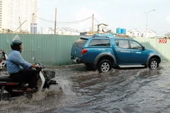Một điểm ngập do mưa tại Thành phố Hồ Chí Minh. (Ảnh: Kim Phương/TTXVN). 