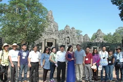 Các đại diện báo chí Việt Nam thăm Campuchia. (Ảnh: Chí Hùng-Xuân Khu/Vietnam+)