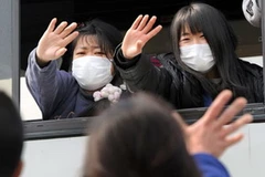 Người dân Nhật Bản đi sơ tán sau sự cố hạt nhân. (Nguồn: Asahi Shimbun/Getty Images)