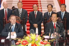 Thủ tướng Nguyễn Tấn Dũng và Thủ tướng New Zealand John Key gặp gỡ báo chí. (Ảnh: Doãn Tấn/TTXVN)