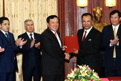 Lễ ký biên bản ghi nhớ hợp tác. (Ảnh: Doãn Tấn/TTXVN)