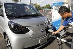 Một trạm nạp điện cho xe ôtô điện của Toyota ở Nhật Bản. (Nguồn: AP)