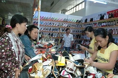 Công ty trách nhiệm hữu hạn Tỷ Xuân chuyên sản xuất các loại giày xuất khẩu. (Ảnh minh họa: Kim Phương/TTXVN).