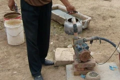 Lấy nước ngầm ở Trung Quốc. (Nguồn: Courtesy)