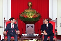 Ông Tô Huy Rứa tiếp tiếp Chủ tịch Đoàn Chủ tịch Ban Chấp hành Trung ương Đảng Cộng sản Nhật Bản Shii Kazuo. (Ảnh: Nguyễn Dân/TTXVN)