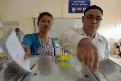 Người dân Campuchia bỏ phiếu tại khu vực bầu cử ở Phnom Penh ngày 28/7. (Nguồn: AFP/TTXVN)