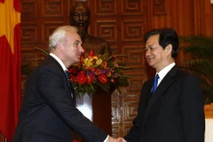 Thủ tướng Nguyễn Tấn Dũng tiếp Đại sứ Cộng hòa Belarus. (Ảnh: Đức Tám/TTXVN)