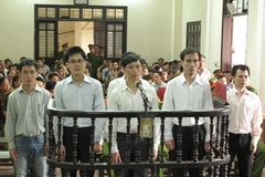 Các bị cáo tại phiên tòa. (Ảnh: Nguyễn Văn Nhật/Vietnam+)