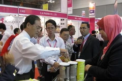 Khách tham quan triển lãm. (Ảnh: Thế Anh/TTXVN).