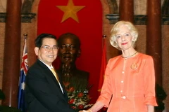 Chủ tịch nước Nguyễn Minh Triết đón Toàn quyền Australia, bà Quentin Bryce. (Ảnh: Nguyễn Khang/TTXVN)