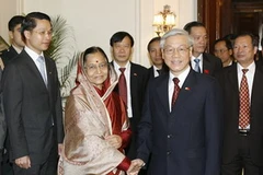 Tổng thống Ấn Độ Pratibha Patil đón tiếp Chủ tịch Quốc hội Nguyễn Phú Trọng. (Ảnh: Trí Dũng/TTXVN).