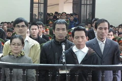 Các bị cáo tại phiên tòa. (Ảnh: Nguyễn Văn Nhật/TTXVN)