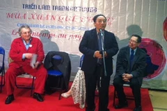 Nhà thơ Trần Đăng Khoa tại buổi giao lưu với bà con Việt kiều. (Ảnh: Lê Hà/Vietnam+)