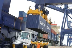 Việt Nam cũng ở vị trí trung tâm của các hoạt động kinh tế diễn ra khắp châu Á. (Ảnh minh họa: Kim Phương/TTXVN).