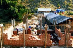 Kiên cố hóa trường lớp cho đồng bào dân tộc thiểu số. (Ảnh: Thanh Hà/TTXVN)