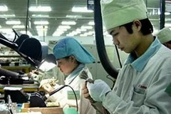 Một dây chuyền sản xuất của hãng điện tử Canon tại Khu công nghiệp Thăng Long. 