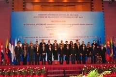 Đại điện các thành viên Diễn đàn hợp tác Đông Á và Mỹ La-tinh tham gia hội thảo. (Ảnh: Vietnam+)