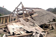 Nhà bị đổ do lốc. (Ảnh minh họa: Nguyễn Công Hải/TTXVN)