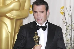 Jean Dujardin với tượng vàng Oscar. (Nguồn: Internet)