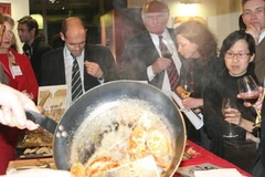 Lễ hội ẩm thực tại Paris. (Ảnh: Nguyễn Thu Hà/Vietnam+).