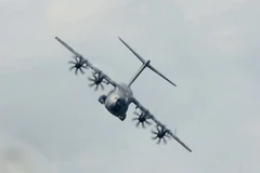 Chiếc máy bay vận tải quân sự A400M bay trình diễn tại sân bay Le Bourget, gần Paris. (Nguồn: AFP)