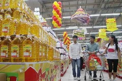 Mua hàng tại siêu thị Big C ở Hà Nội. (Ảnh: Trần Việt/TTXVN)