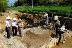 Thi công công trình thủy lợi. (Ảnh: Thanh Hà/TTXVN)