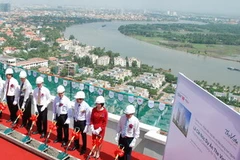 Lễ cất nóc dự án The Vista. (Ảnh: CapitaLand).