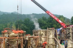 Đúc mẻ đồng đầu tiên tượng đồng Thánh Gióng. (Ảnh: Báo Công Thương).