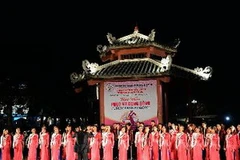 Dàn hợp xướng của Trường Đại học sư phạm nghệ thuật trung ương Việt Nam biểu diễn tại Nhà Kèn. (Ảnh: Thanh Hà/TTXVN)