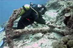 Thợ lặn phát hiện tàn tích của tàu đắm. (Nguồn: article.wn.com)